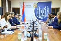 Министр экономики Армении и представители МВФ обсудили вопрос видения экспортной стратегии