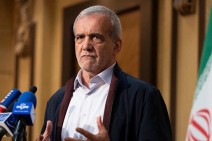 Пезешкиан выразил уверенность в способности Ирана развиваться вопреки санкциям