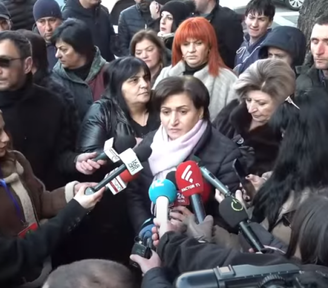 Протестующая: Власти Армении перекладывают всю новую налоговую нагрузку на розничную торговлю