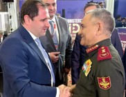 Սուրեն Պապիկյանը կարճատև զրույց է ունեցել Հնդկաստանի ԶՈւ-ի գլխավոր շտաբի պետի հետ