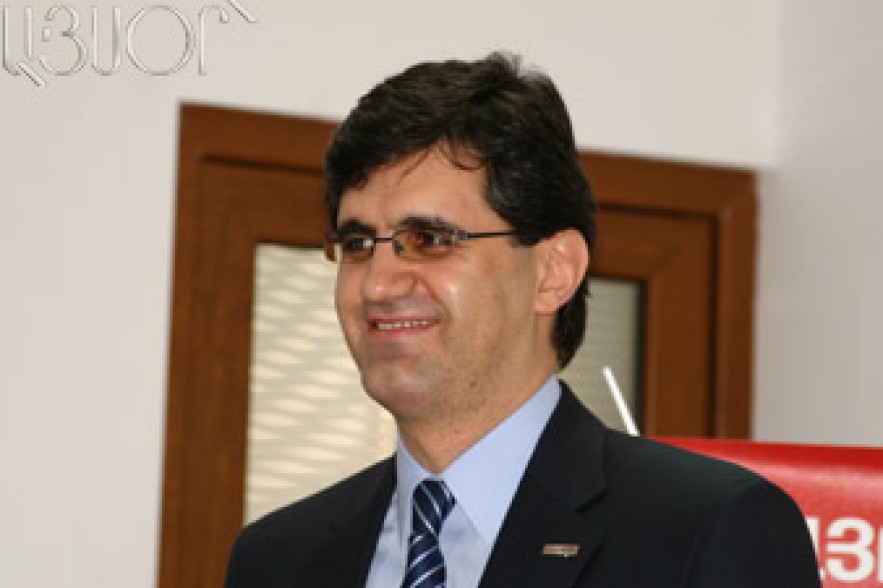 «Կինը պետք է տղամարդու կողքին կանգնի հավասար դաշտում»