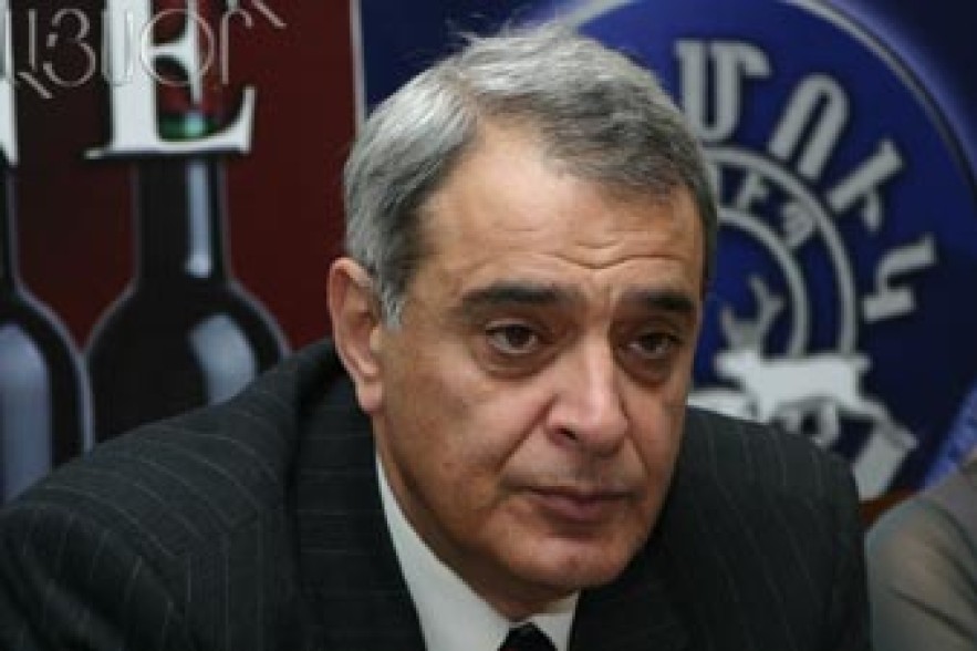Д.Шахназарян: Социальная ситуация становится взрывоопасной 