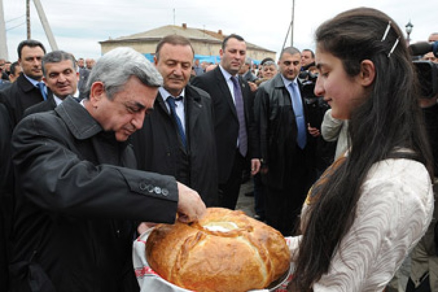 Serzh Sargsyan visits Armavir region