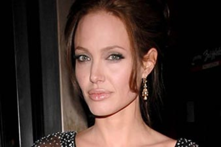 Анджелина Джоли едва не погибла от рук ливийских фанатов   