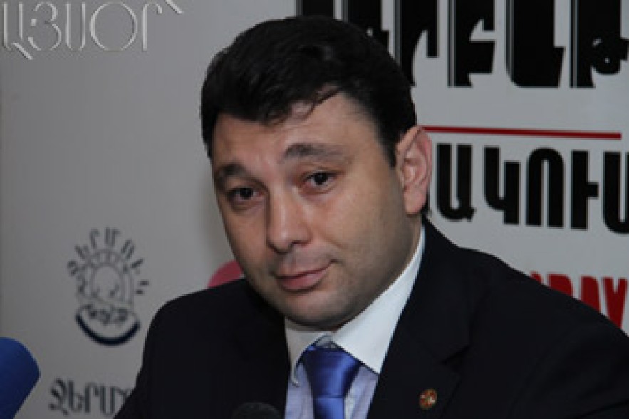 Шармазанов посоветовал Давудоглу не совать свой нос в чужие дела